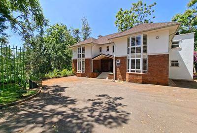 5 Bed House with En Suite in Rosslyn