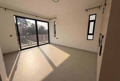 3 Bed Apartment with Gym in Brookside - 4
