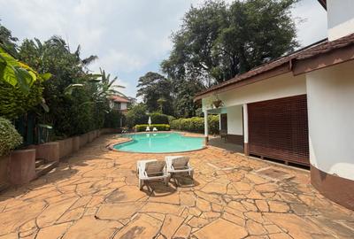 4 Bed Townhouse with En Suite in Lavington - 2