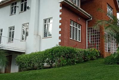 5 Bed House in Rosslyn - 2