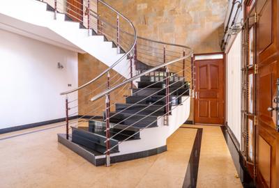 5 Bed House with En Suite in Runda - 4