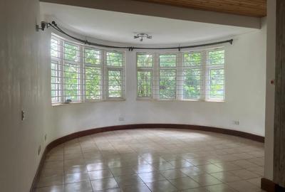 5 Bed Townhouse with En Suite in Rosslyn - 4