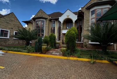 5 Bed House with En Suite in Runda