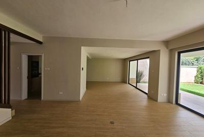 5 Bed House with En Suite in Spring Valley - 4