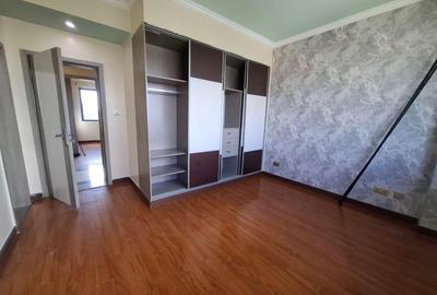 3 Bed Apartment with En Suite at Dennis Pritt Road