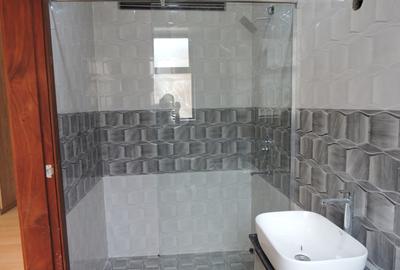 4 Bed Apartment with En Suite in Parklands - 2