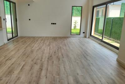 5 Bed Townhouse with En Suite in Lavington - 2