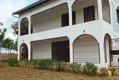 3 Bed House with En Suite at Tiwi South Coast
