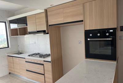 3 Bed Apartment with En Suite in Riverside - 2