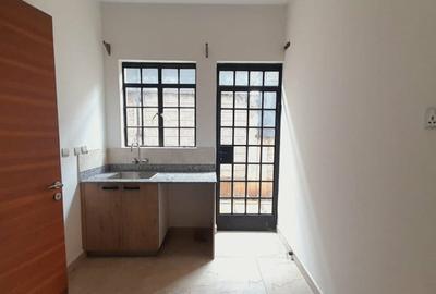 5 Bed Townhouse with En Suite in Lavington - 3