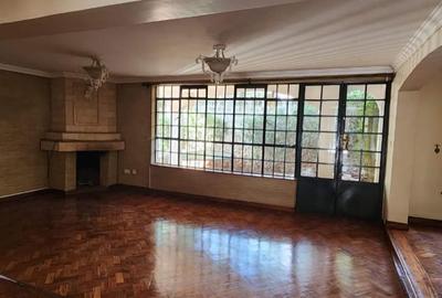 5 Bed Townhouse with En Suite at Hatheru Road - 2