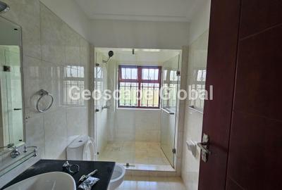 5 Bed House with En Suite in Runda - 4