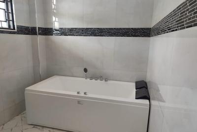 5 Bed Townhouse with En Suite in Redhill - 3