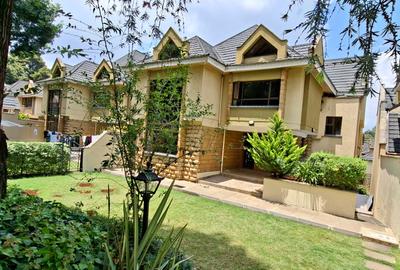 5 Bed House with En Suite in Lavington - 2