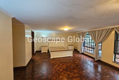3 Bed Apartment with En Suite in Riverside - 2