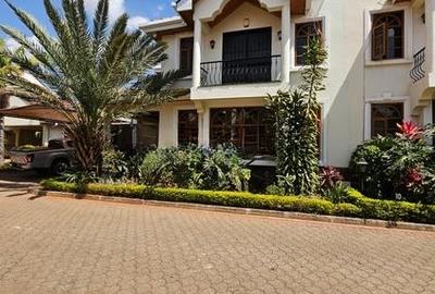 5 Bed Townhouse with En Suite in Lavington - 2