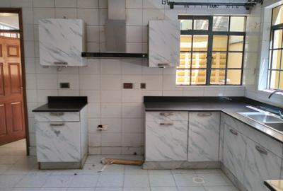 5 Bed Townhouse with En Suite in Lavington - 2