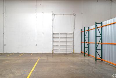 2,500 ft² Warehouse with Service Charge Included in Industrial Area