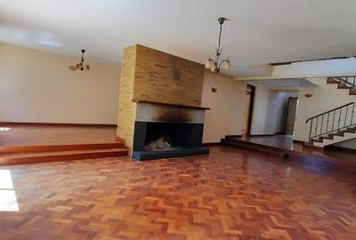 4 Bed Townhouse with En Suite at Lavington - 2