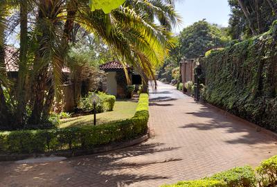 5 Bed Townhouse with En Suite in Runda - 4