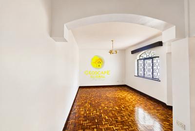 5 Bed House with En Suite in Nyari - 3