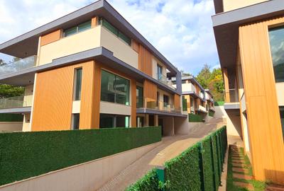 5 Bed House with En Suite at Lavington Convent Drive - 3