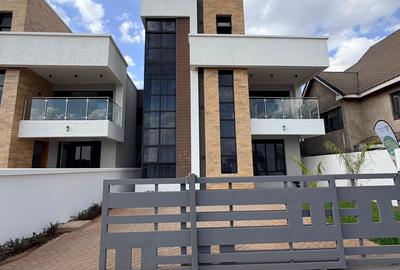 4 Bed House with En Suite in Kamakis