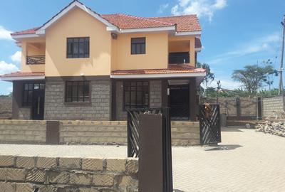 4 Bed House with En Suite in Gikambura