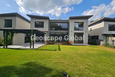 5 Bed House with En Suite in Runda - 2