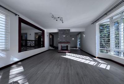 5 Bed Townhouse with En Suite in Rosslyn - 2