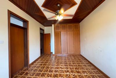 5 Bed House with En Suite in Runda - 4