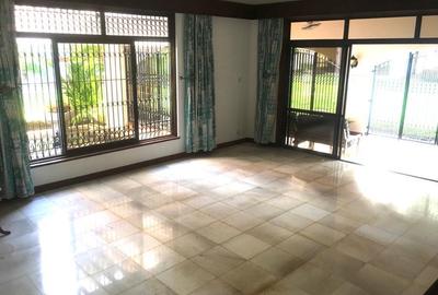 6 Bed House with En Suite at Nyali Beach - 4