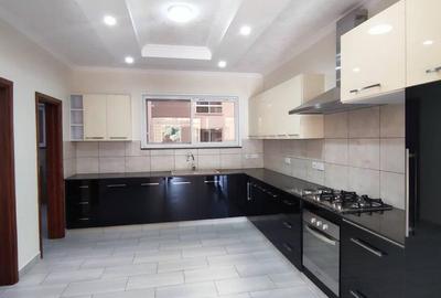 3 Bed Apartment with En Suite in Riverside - 3