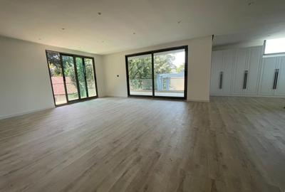 5 Bed Villa with En Suite in Lavington