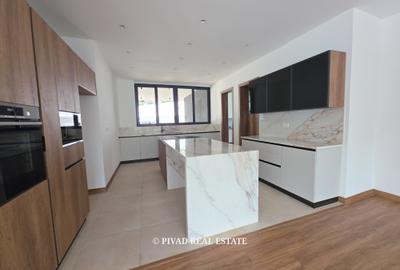 5 Bed House with Garden in Nyari - 4
