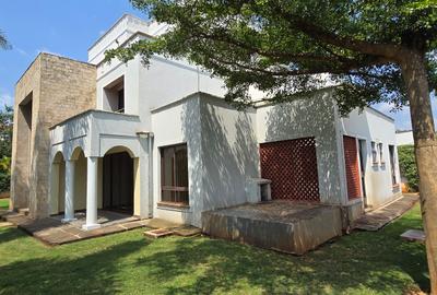 5 Bed Townhouse with En Suite at Lavington Green - 3