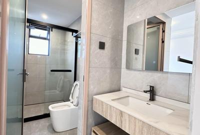 2 Bed Apartment with En Suite at Riverside Drive - 4