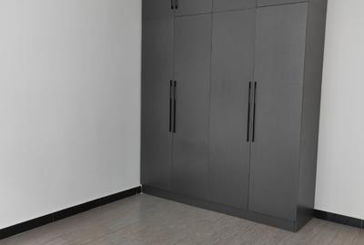 2 Bed Apartment with Swimming Pool at Wood Avenue - 4