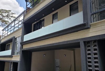 5 Bed Townhouse with En Suite in Westlands Area