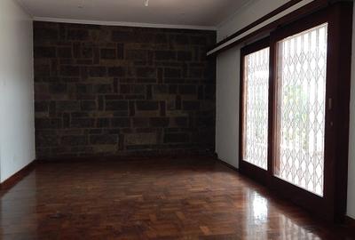 5 Bed House with En Suite in Nyari - 3
