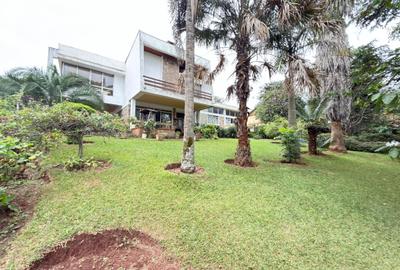 6 Bed House with En Suite at Lavington