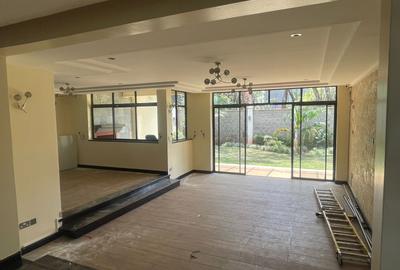 5 Bed Villa with En Suite in Lavington - 3