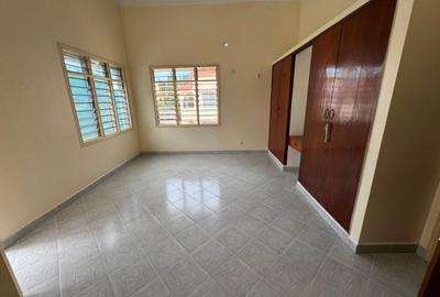 4 Bed Villa with En Suite at Beach Road - 4