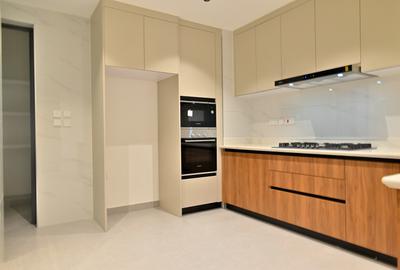 3 Bed Apartment with En Suite in Westlands Area - 3