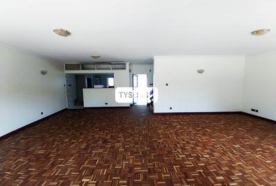 5 Bed House with En Suite in Westlands Area - 3