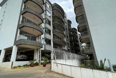 3 Bed Apartment with En Suite in Riverside