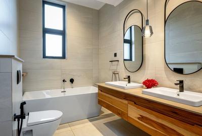 4 Bed Villa with En Suite at Loresho - 2