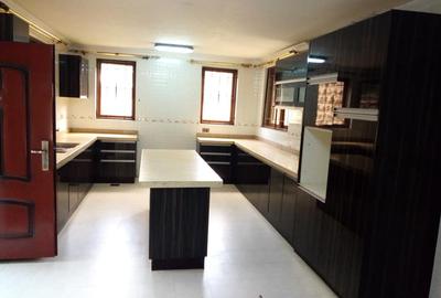 5 Bed Townhouse with En Suite at Off Convent Drive - 2
