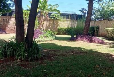 5 Bed Villa with En Suite in Nyari - 2