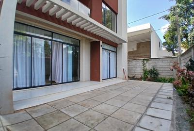 5 Bed Townhouse with En Suite at Lavington Green - 4
